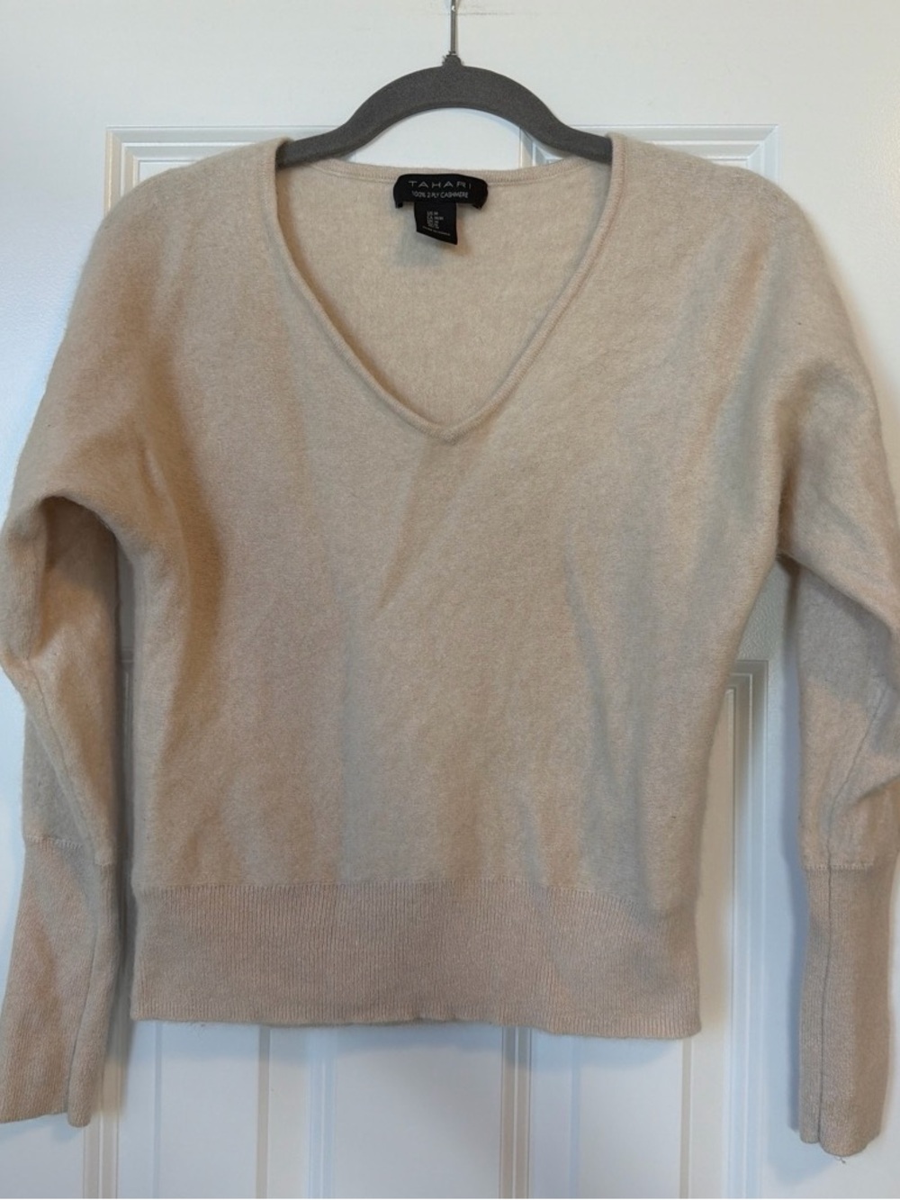 Tahari Cashmere Beige V-Neck Lightweight Sweater